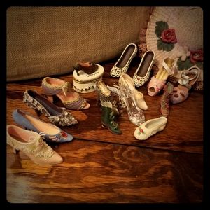 Lot of ceramic mini shoes